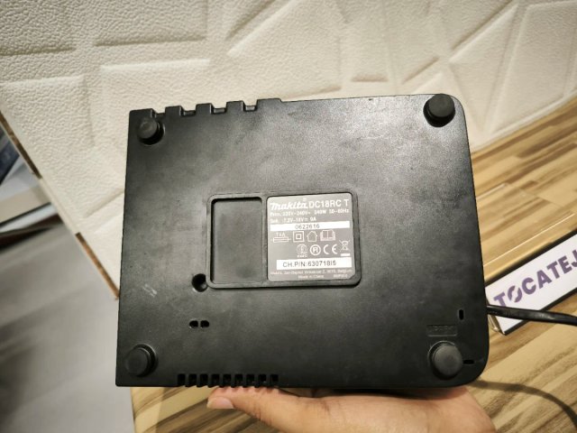 Cargador Makita DC18RC