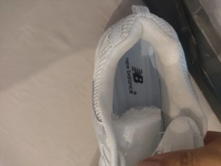 Zapatillas New Balance Plata y Blanco