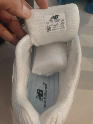 Zapatillas New Balance Plata y Blanco