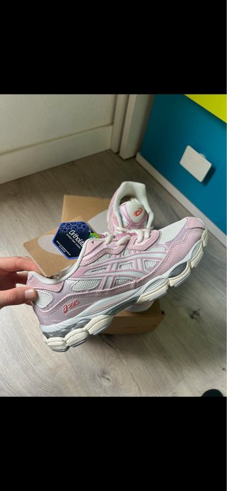 Zapatillas Asics Gel Rosa y Blanco