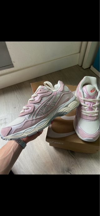 Zapatillas Asics Gel Rosa y Blanco