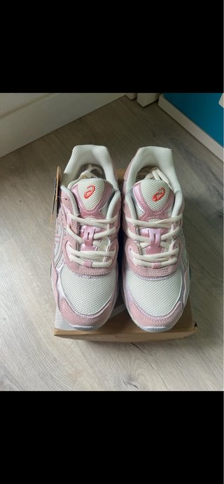 Zapatillas Asics Gel Rosa y Blanco