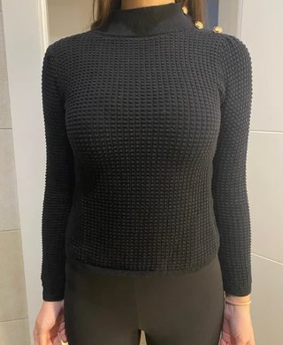 Jersey punto negro de Sfera. Un uso. Talla S.