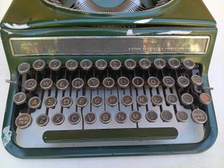 Máquina de escribir Olivetti Studio 46 Verde