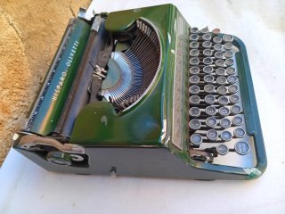 Máquina de escribir Olivetti Studio 46 Verde