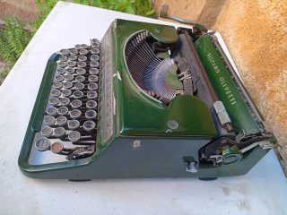 Máquina de escribir Olivetti Studio 46 Verde