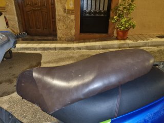 Asiento de moto piaggio ngr