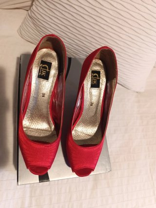 Zapatos tacón rojos peep toe talla 38