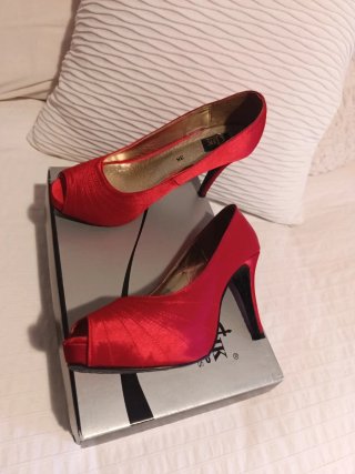 Zapatos tacón rojos peep toe talla 38