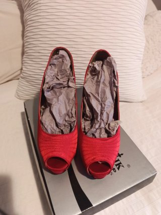 Zapatos tacón rojos peep toe talla 38