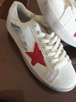 Golden Goose de napa con estrella roja talla 43