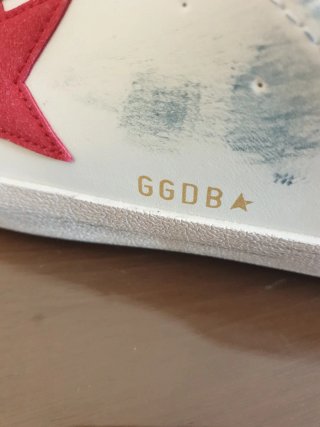 Golden Goose de napa con estrella roja talla 43