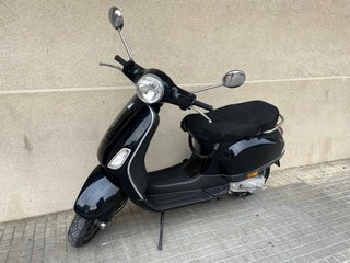 Piaggio Vespa LX 50 2T Scooter Negra