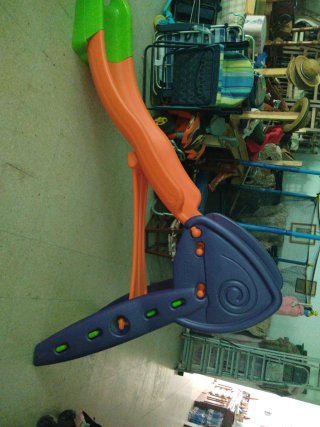 Tobogán infantil naranja y verde