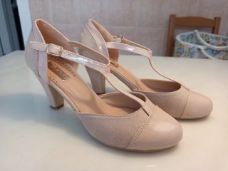 Zapato tacón beige 5 cm. Utilizado una vez.