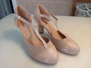 Zapato tacón beige 5 cm. Utilizado una vez.
