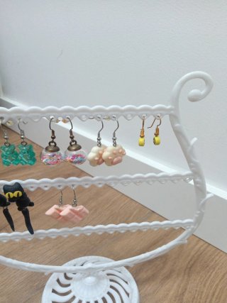 Expositor de pendientes con pendientes