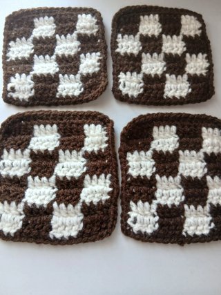 4 Posavasos Crochet Cuadros Marrón y Crema