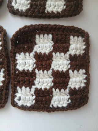 4 Posavasos Crochet Cuadros Marrón y Crema