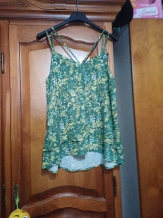 Blusa tirantes Kiabi verde y amarillo Talla S