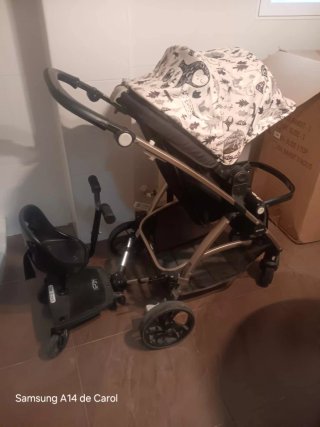 Carro de bebé con patinete. Con caja de embalaje