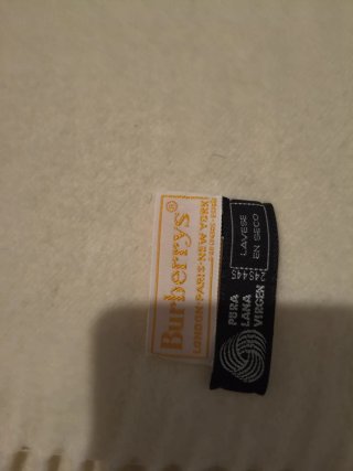 Bufanda Burberry grande beige pura lana virgen.