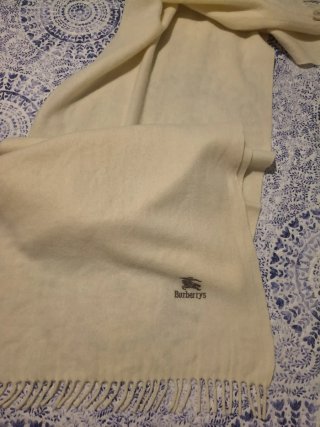 Bufanda Burberry grande beige pura lana virgen.