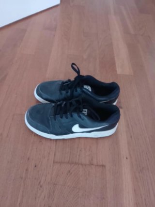 Zapatillas Nike Negras y Blancas