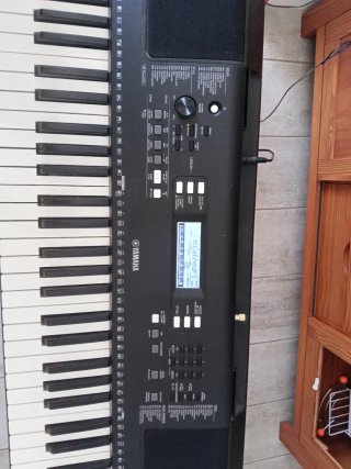 Teclado Yamaha PSR-E373