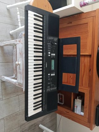 Teclado Yamaha PSR-E373