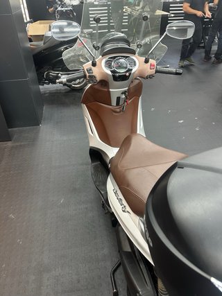 Piaggio Beverly 300 ie ABS Scooter
