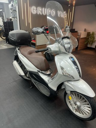 Piaggio Beverly 300 ie ABS Scooter