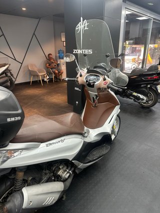 Piaggio Beverly 300 ie ABS Scooter