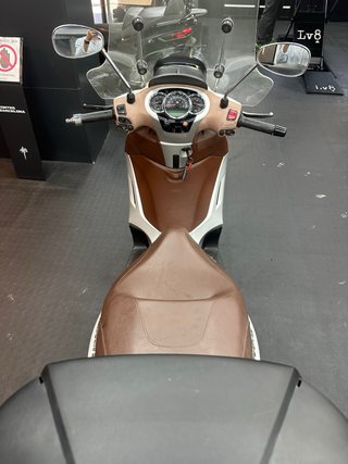 Piaggio Beverly 300 ie ABS Scooter