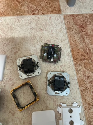 Lote Material Eléctrico (Enchufes, Interruptores)
