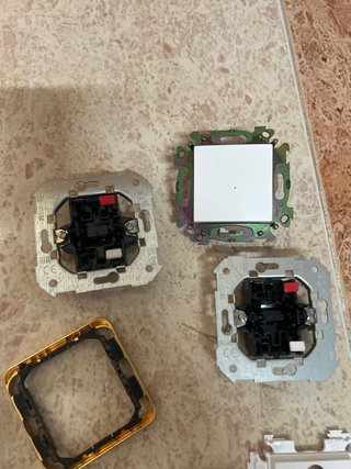 Lote Material Eléctrico (Enchufes, Interruptores)