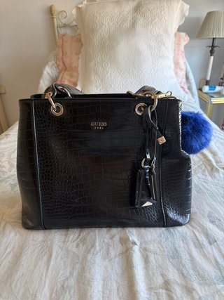 Bolso Guess efecto piel negro