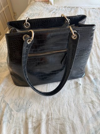Bolso Guess efecto piel negro
