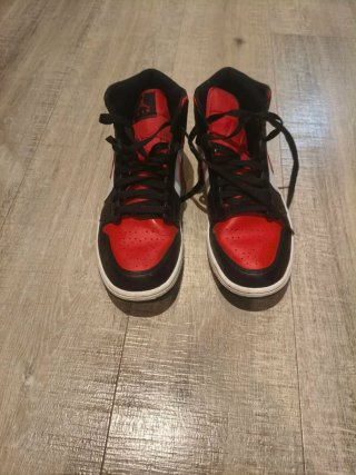 Air Jordan 1 Mid Negro Rojo Blanco
