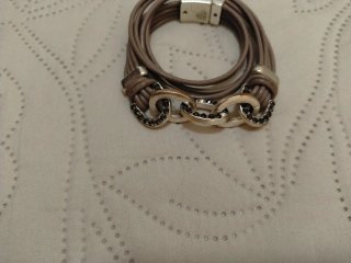 Pulsera cuero y eslabones plateados