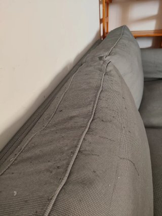 Sofá de tela gris