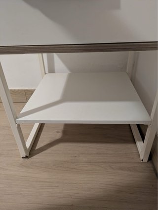 Mesa de noche Ikea blanca y madera