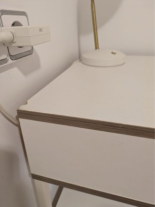 Mesa de noche Ikea blanca y madera