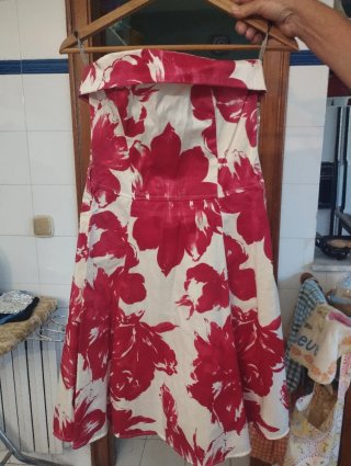 Vestido strapless estampado floral