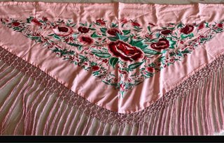 Mantoncillo Flamenco Bordado Rosa