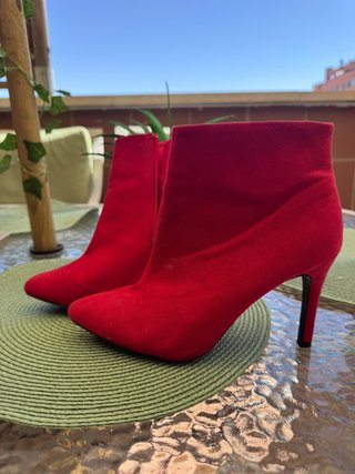 Botines rojos tacón aguja talla 38