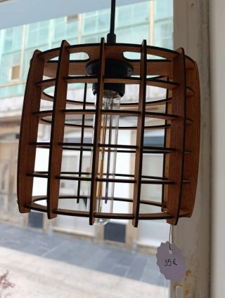 Lámpara de madera de tilo