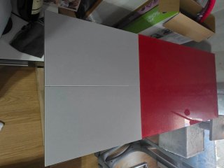 Mesa de cocina roja de cristal