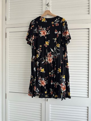 Vestido floral New Look Curves negro talla 48