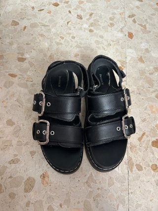 Sandalias Bershka negras talla 36